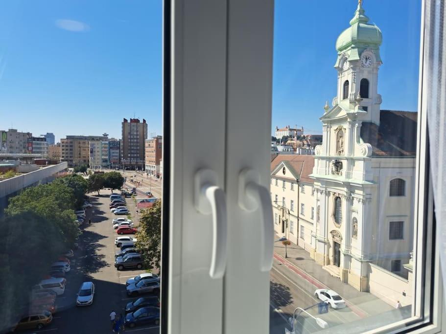 Amazing Castle View Apartment Bratislava Bagian luar foto