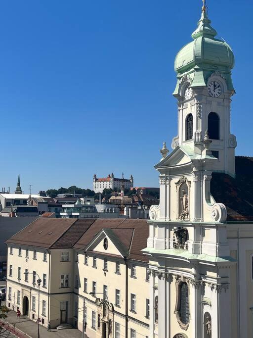 Amazing Castle View Apartment Bratislava Bagian luar foto