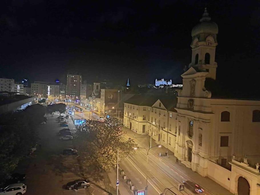 Amazing Castle View Apartment Bratislava Bagian luar foto